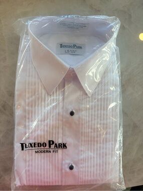 Modern Fit White Pleated Dress Shirt - Men